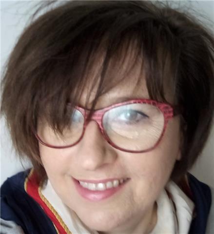 Diplomata al liceo linguistico ho sempre impartito lezioni di Lettere e Lingua Inglese