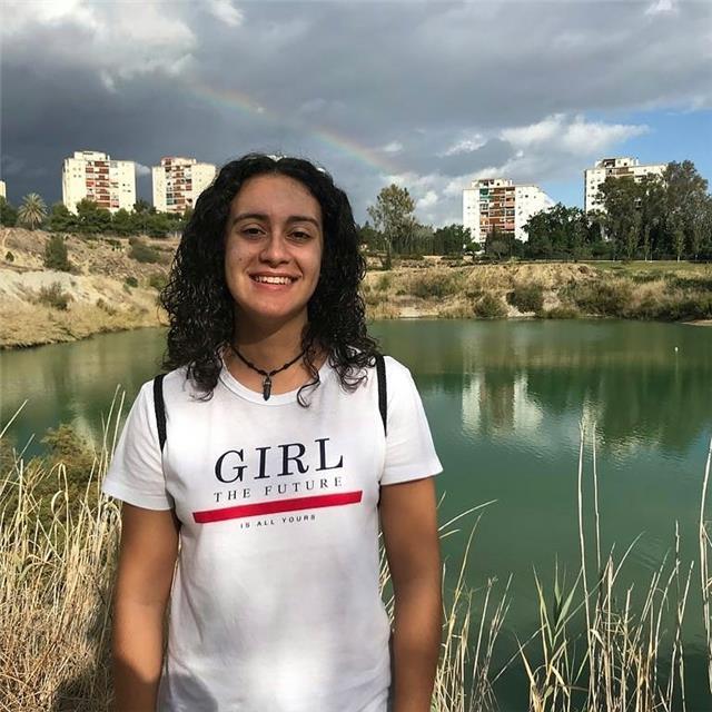 Graduada en educación primaria con experiencia. doy clases de todas las asignaturas a alumnos de primaria. precio negociable