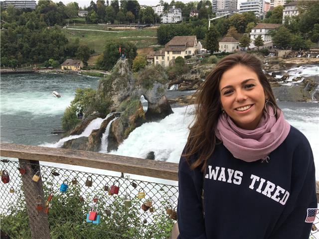 Profesora de refuerzo económica