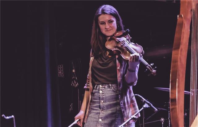 Profesora de música licenciada en conservatori superior de música del liceu ofrece clases de violín, piano y lenguaje musical para todas las edades y todos los niveles