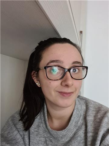 Diplomata in ragioneria con votazione 98/100. disponibile nell'aiuto compiti e ripetizioni