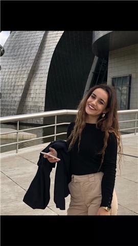 Soy estudiante de enfermería de la universidad de zaragoza, me dedico a las ciencias pero también puedo impartir clases de todo incluso de idiomas