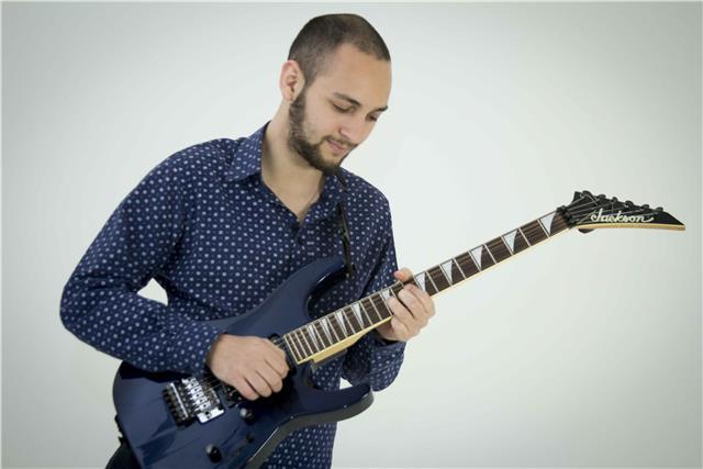 Profesor de Guitarra (eléctrica y clásica)