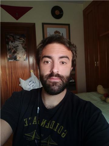 Graduado en ade y estudiante de máster en dirección financiera. soy una persona con mucha paciencia, experiencia con niños durante 5 años en campamentos, eventos y cumpleaños. extrovertido, simpático y buena actitud a la hora de dar clases