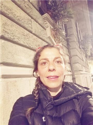 Se hai bisogno di aiuto nello svolgimento dei compiti, sono disponibile a dare lezioni on line per tutte le materie