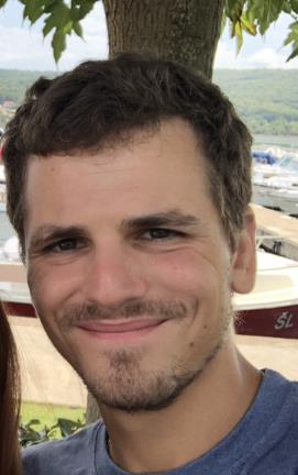 Docente di scuola primaria, laureando in scienze della formazione primaria, diploma di liceo scientifico pni