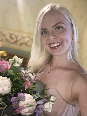 Soy profesora del salsa cubana, domino tres idiomas- inglés c1, alemán b2. me gradué de medicina general. puedo dar las clases del baile a todos los tipos del estudiantes, las clases del inglés o alemán hasta el nivel b1, preparación para la prueba de ing