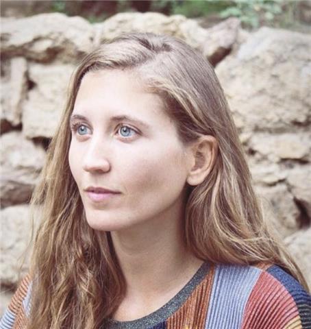 Socióloga, maestra de danza, yoga y mindfutness. 

refuerzo en catalán, español nativo, inglés e italiano y en materia de ciencias ambientales, artísticas y sociales