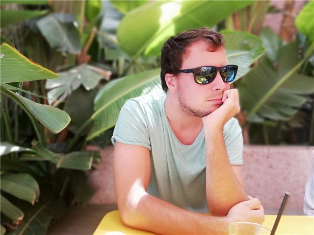 Profesor de primaria y secundaria con más de 8 años de experiencia y experto en IA