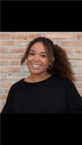 Profesora de inglés nativa imparte clases online vía zoom.Desde apoyo y refuerzo, a clases iniciales de conversación o preparación de exámenes oficiales de B1 o B2