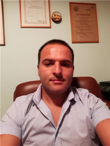 Laureato in ingegneria elettronica impartisce accurate lezioni di analisi matematica 1 e 2, fisica general1 e 2 geometria ed algebra ed elettrotecnica