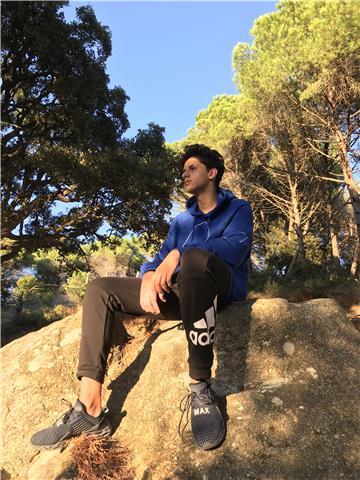 Soy un chico de 17 años español nativo con mucha facilidad de enseñar
