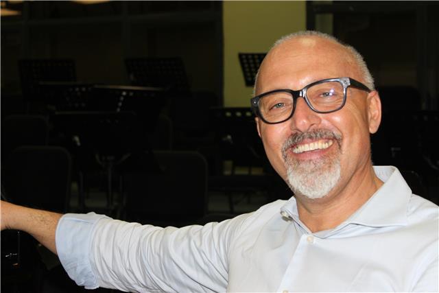 Insegnante esperto di linguaggi e comunicazione musicale