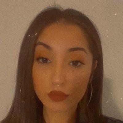 Etudiante en double-licence droit/langues-étrangères donnant des cours d'anglais de l'école élémentaire au lycée (par webcam)