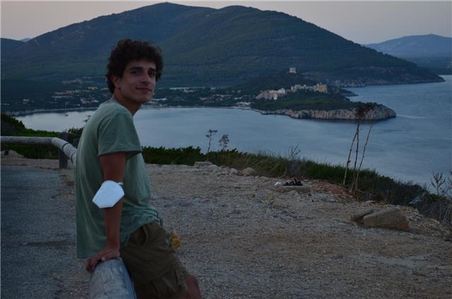 Salve, mi chiamo Lorenzo Innocenti, ho 21 anni e frequento il terzo anno di Università (facoltà di Scienze Internazionali e Diplomatiche) al Campus di Forlì. Sono alla ricerca di un lavoro possibilmente part time, ma anche full time che mi permetta comunq