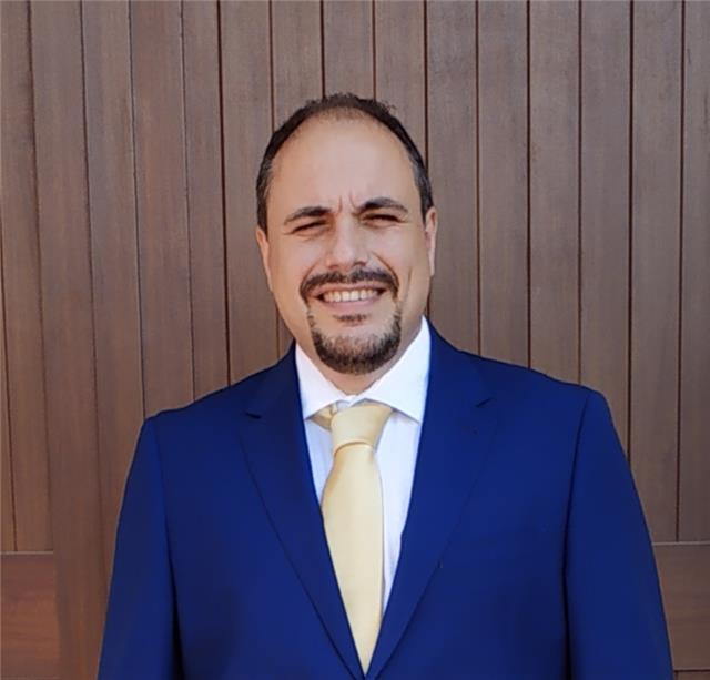 Insegnante di pianoforte diplomato al conservatorio g. cantelli di novara impartisce lezioni ad allievi di tutte le età e con qualsiasi obiettivo