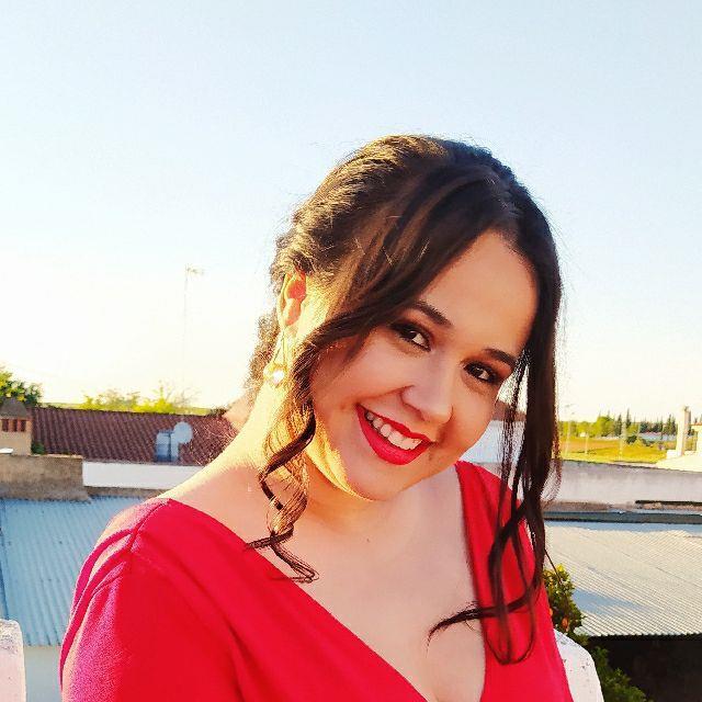 Graduada en filología francesa, con máster de profesorado y varios años de experiencia en clases particulares y academia de idiomas. me desplazo a cualquier sitio y me amoldo a horarios. ¡no dude en contactar si quiere clases al mejor precio y mayor calid