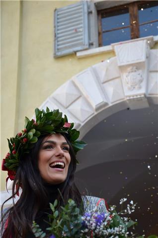 Laureata con lode in Lingue straniere offre ripetizioni di INGLESE per tutti i livelli e aiuto compiti. Esperienza quinquiennale