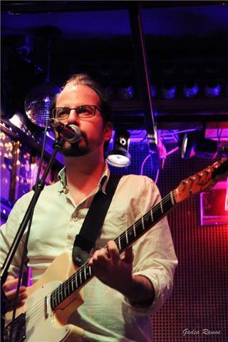 Clases creativas de guitarra, mandolina y lap steel