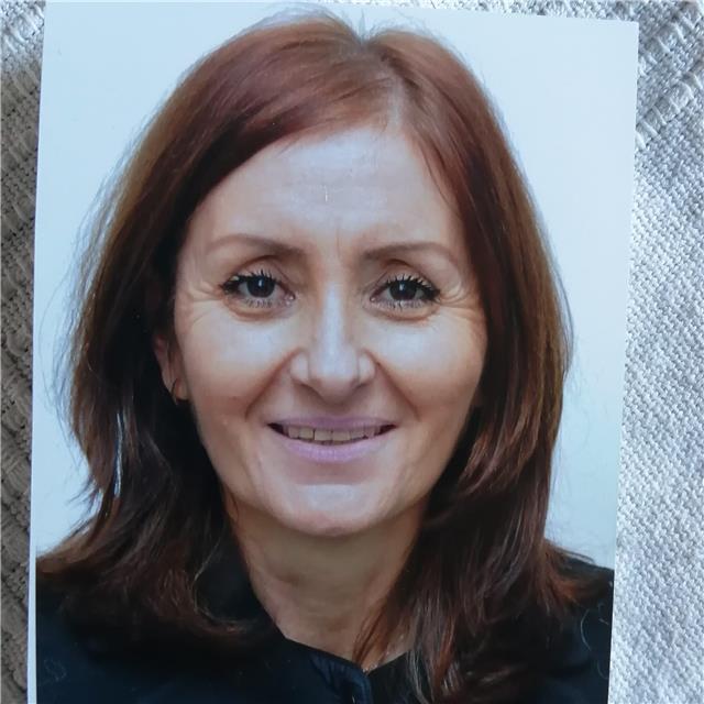 Insegnante laureata in lettere, disponibile per ripetizioni di Italiano, latino, storia, geografia