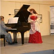 Clases individuales de Canto (Cantante lírica profesional y titulada)-Eixample Dret-Junto Plaza Tetuán