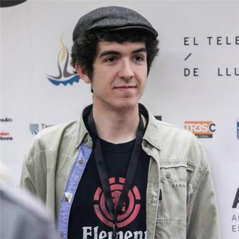 Graduado en periodismo da clases de repaso eso y primaria (tgn y bcn)