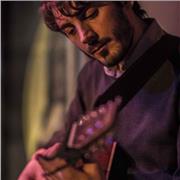 Clases de guitarra eléctrica, acústica y española, bajo y producción musical para adultos y niños