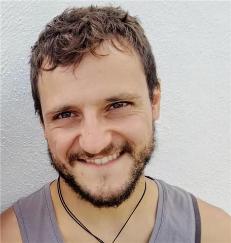 Graduado en Comunicación y post-graduado en Filosofía, doy clases particulares online de Lengua Castellana y Literatura, Filosofía y Humanidades para jóvenes y adultos