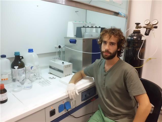 Profesor de biología, mucha experiencia y buenos resultados