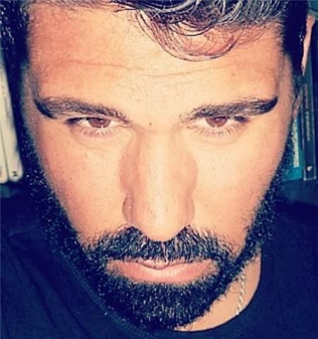 Doctor cum laude en filosofía, licenciado en teoria de la literatura comparada, licenciado en filosofía y máster universitario en filosofia contemporánea