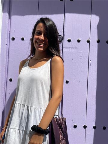 Soy estudiante de la carrera RRHH y RRLL y me gustaría ampliar mis horizontes y enseñar, tengo nivel B1 de inglés y me gustan los niños