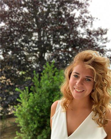 Studentessa offresi per ripetizioni e aiuto-compiti di inglese
