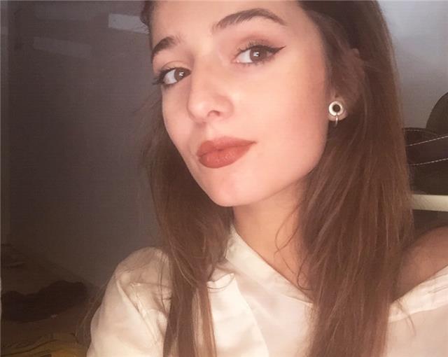 Joven formal y responsable,estudiante de economía y relaciones internacionales. nivel first certificado de cambridge.podría clase online o presencial