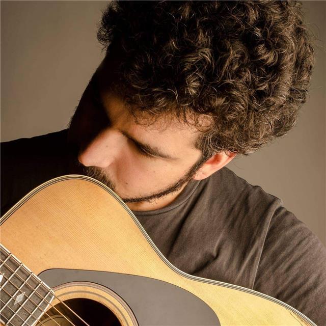Profesor de guitarra electrica ofrece clases con preferencia y metodo y material dedicada a los zurdos