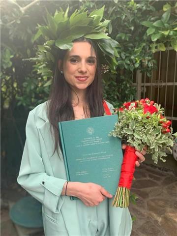 Studentessa universitaria impartisce lezioni di inglese per medie e superiori e di spagnolo per medie. Inoltre sono disponibile anche per materie umanistiche e aiuto compiti per alunni delle scuole elementari