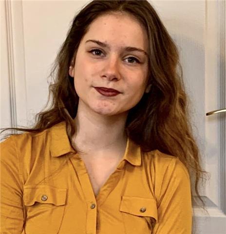 Etudiante en Classes Préparatoires Littéraires à Paris, je propose des cours de soutien scolaire (du CP à la Première) principalement en Français, Anglais, Histoire : en ligne (skype, FaceTime ou téléphone) pendant la période de confinement, et pendant le