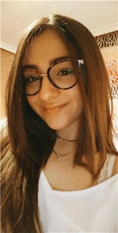 Profesora de refuerzo de materias escolares, como por ejemplo lengua castellana y literatura, para primaria y eso