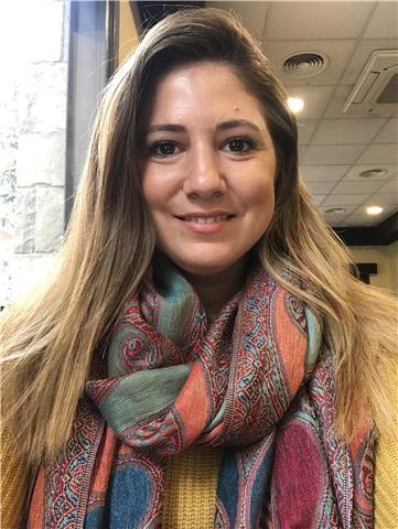 Licenciada en administración da clases de matemáticas y economía a niños de primaria y secundaria en sant joan despí