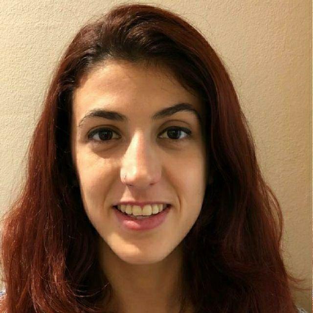 Profesora de lengua castellana para ayudar a los más pequeños