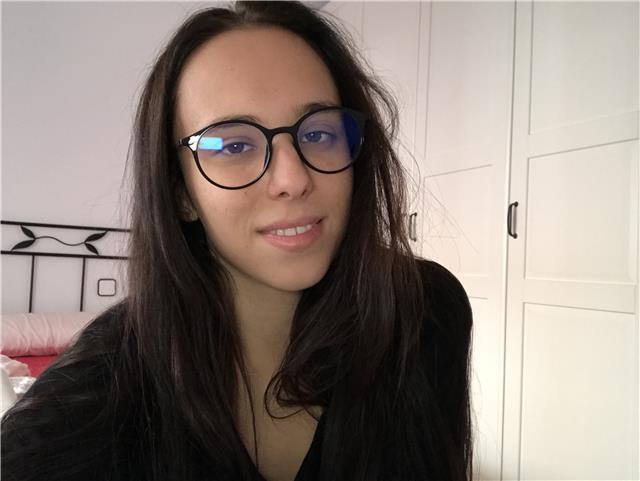 Alumna universitaria da clases particulares de inglés y otras materias para alumnos de primaria y eso