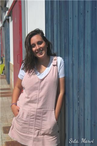 Maestra con un máster en investigación, desarrollo social e intervención socio educativa; imparte clase de lengua castella, inglés, francés, biología, química y matemáticas, a cualquier nivel educativo, tanto online como a domicilio. ¡contacte conmigo sin