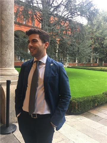Appassionato della lingua italiana e laureato in giurisprudenza aiuto chi ha voglia di imparare l'italiano con la conversazione e la lettura