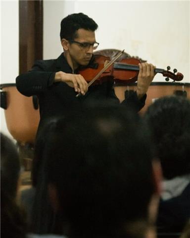 Profesor de música, imparte clases en Barrancabermeja y bucaramanga