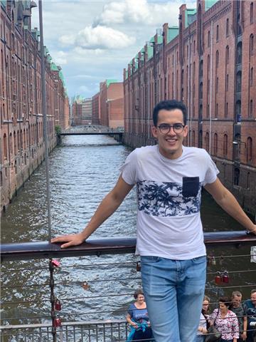 Ingeniero aeroespacial se ofrece para dar clases de matemáticas, física e inglés a alumnos de eso y bachillerato. online y presenciales