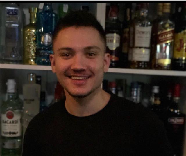 Clases de inglés para tus hijos/as o para ti, ¿quieres hablar realmente inglés? yo aprendí sin estudiarlo, divirtiéndome.
 sobre todo me especializo en la gente que no hable nada de inglés y quiera empezar a tener pequeñas conversaciones poco a poco