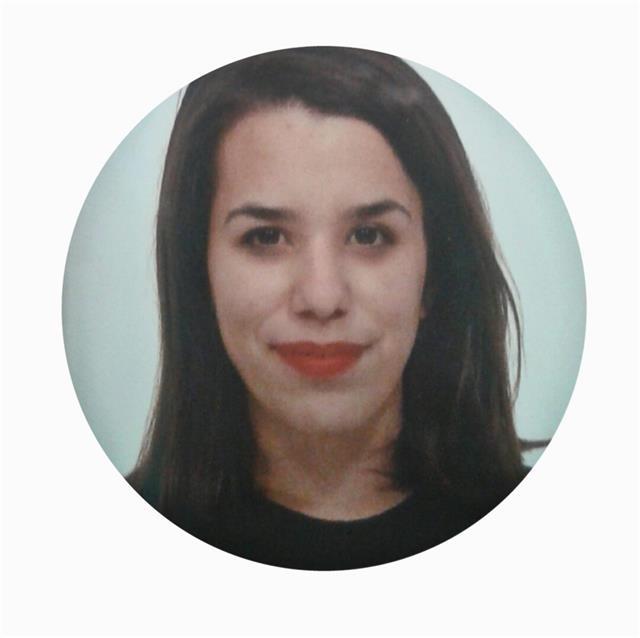 Maestra de educación infantil imparte clases de dibujo y artes plásticas