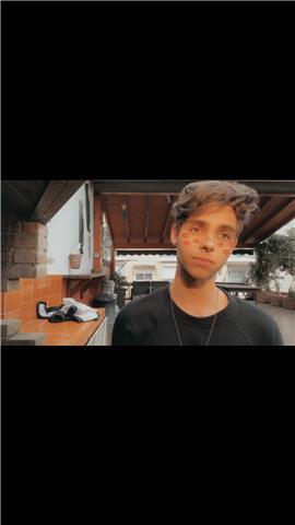 Soy una persona joven y emprendedora, tengo nivel de bachiller y grado superior en publicidad y marketing (aunque me quedan por finalizar las prácticas).

las materias que mejor se me dan son historia y lengua castellana, pero para niveles de primaria me 