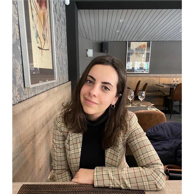 Profesora de arte, historia, ciencias sociales, catalán y religión