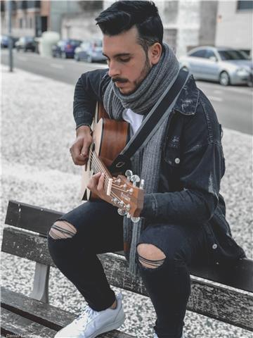 Doy clases particulares de guitarra española, acústica y eléctrica