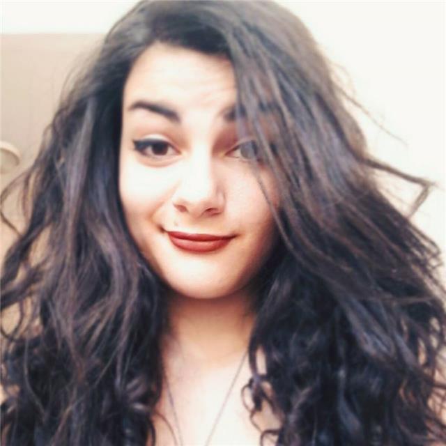 Studentessa offre lezioni di recupero e doposcuola a studenti delle medie